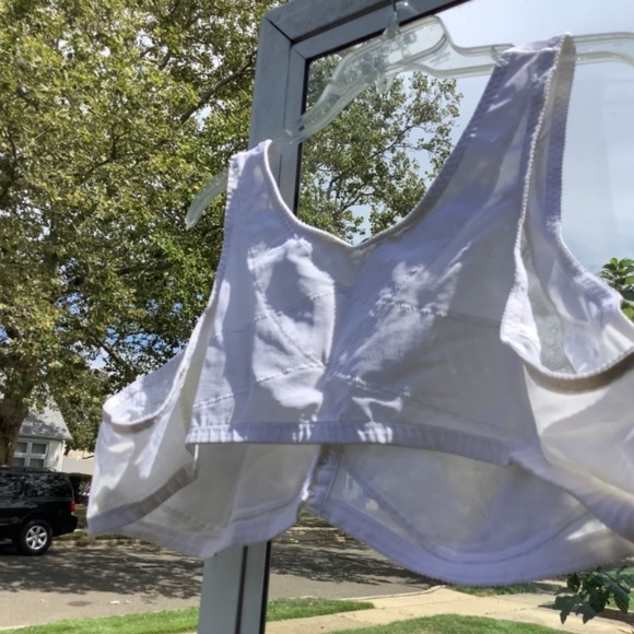 Lacy Flattering Bra size 52B front hook closure. NEW. - Picture 5 of 8